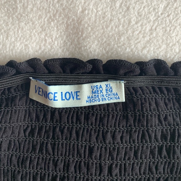 Venice Love Smocked Squareneck Top - Picture 4 of 9